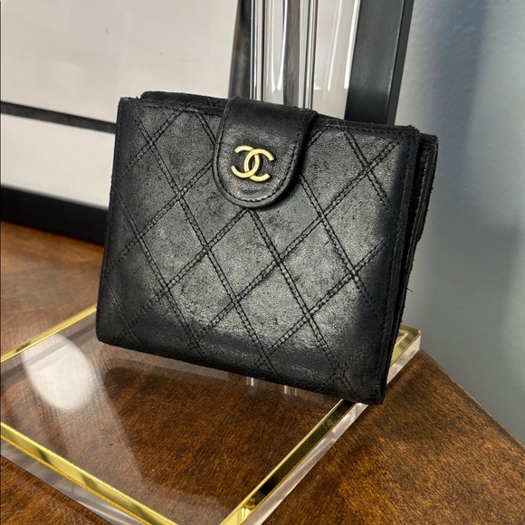 CHANEL DOUBLE SNAP CC Black Quilted lambskin wallet - Picture 6 of 16